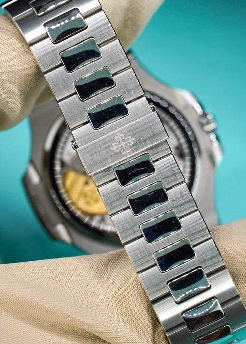 Patek Philippe Nautilus Moonphase 5712/1A Tiffany Stamped Dial - Image 2