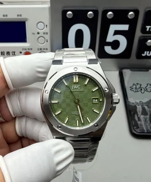 Ingenieur Automatic 40 The Ingenieur Automatic 40 with a green “Grid”